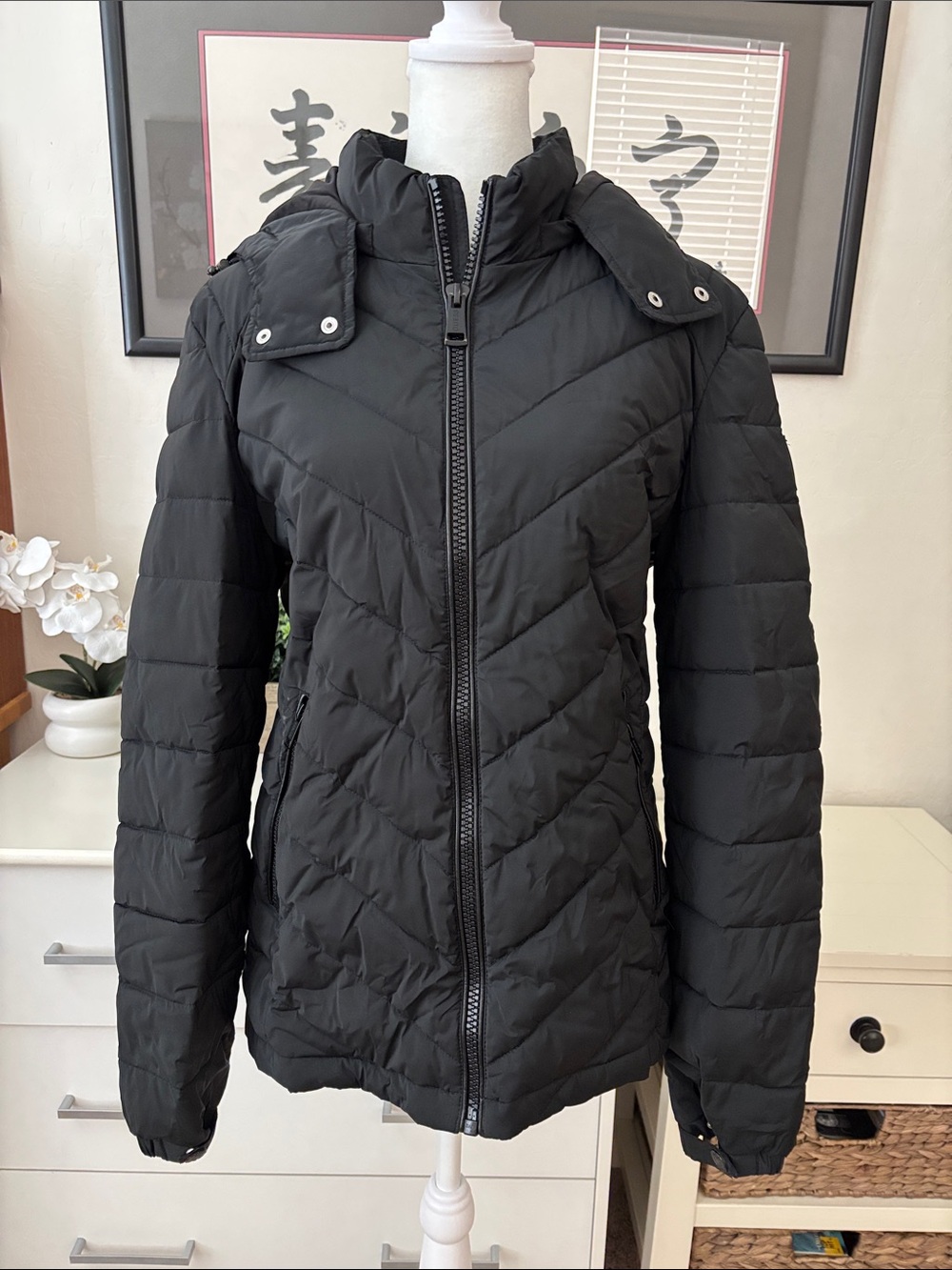 GUESS Black Quilted Puffer Jacket with Snap-Detail Collar